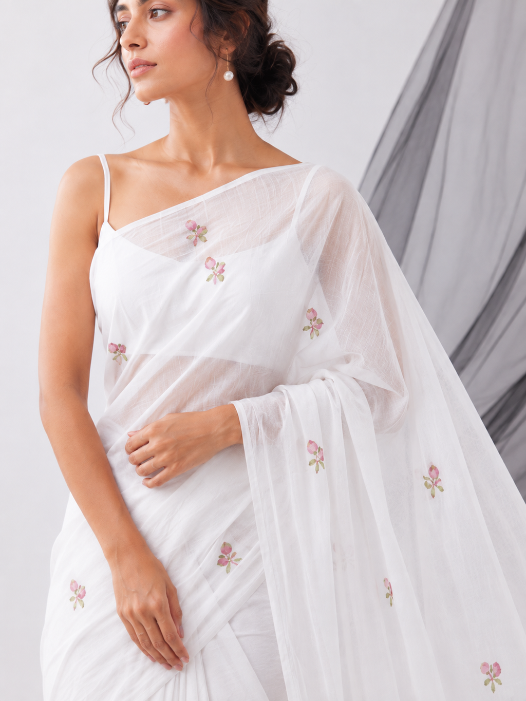 Elegant White Floral Printed MUL COTTON Saree with Soft Pink Motifs