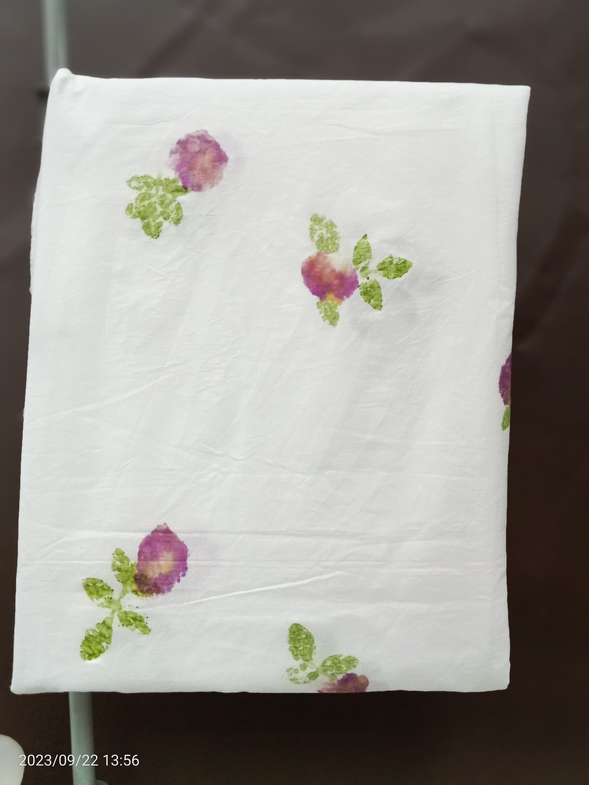 Elegant White Floral Printed MUL COTTON Saree with Soft Pink Motifs